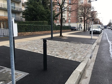 Piste cyclable et bateau en pavés à Maisons-Alfort(94)